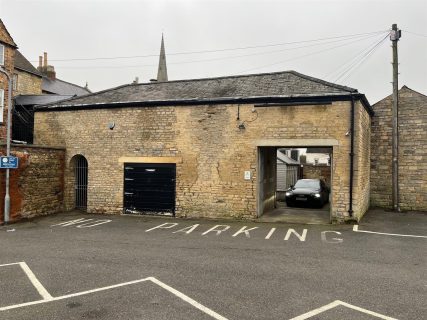 Lock up unit – TO LET – the rear of 5 Scotgate, Stamford PE9 2YB