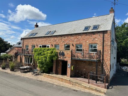 The Ship Inn – Pub and accommodation – Reservoir Road, Surfleet PE11 4DH